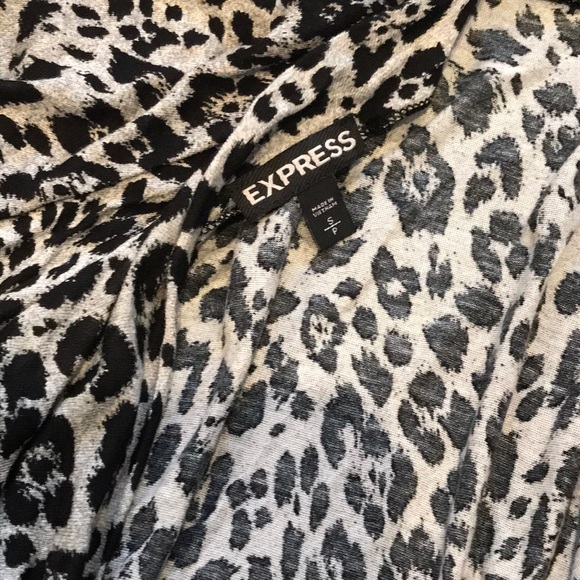 Like New- Express Long Sleeve Top - Picture 6 of 6